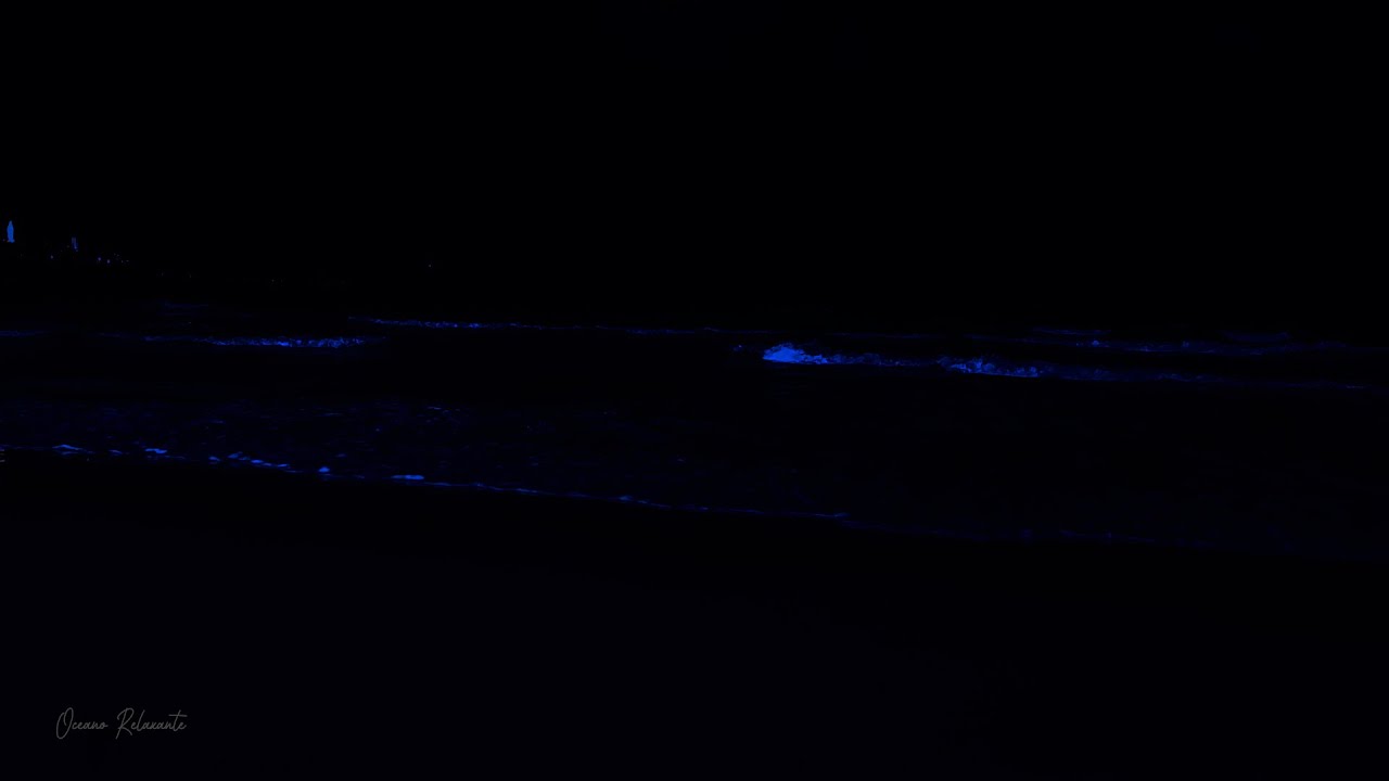 Adiós estrés para dormir al instante con sonidos del océano y grandes olas en la oscuridad de la noc