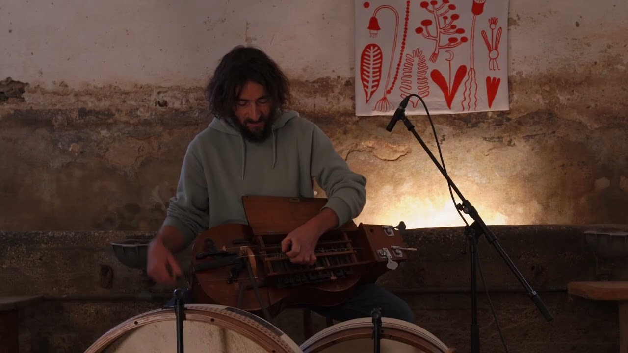 Samo Kutin - Bitja z maskami gredo čez gorsko sedlo