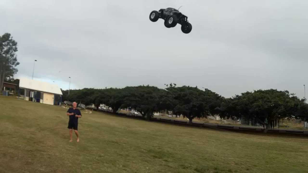 HPI Savage XL K5.9 Nitro Big Air Jumps