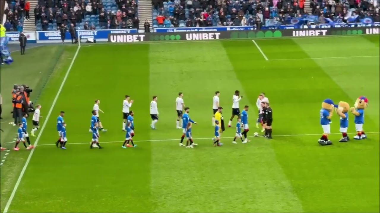 Rangers 1 - 0 Dundee / Rangers Celebrate 150 Years as the Teams Come Out at Ibrox.