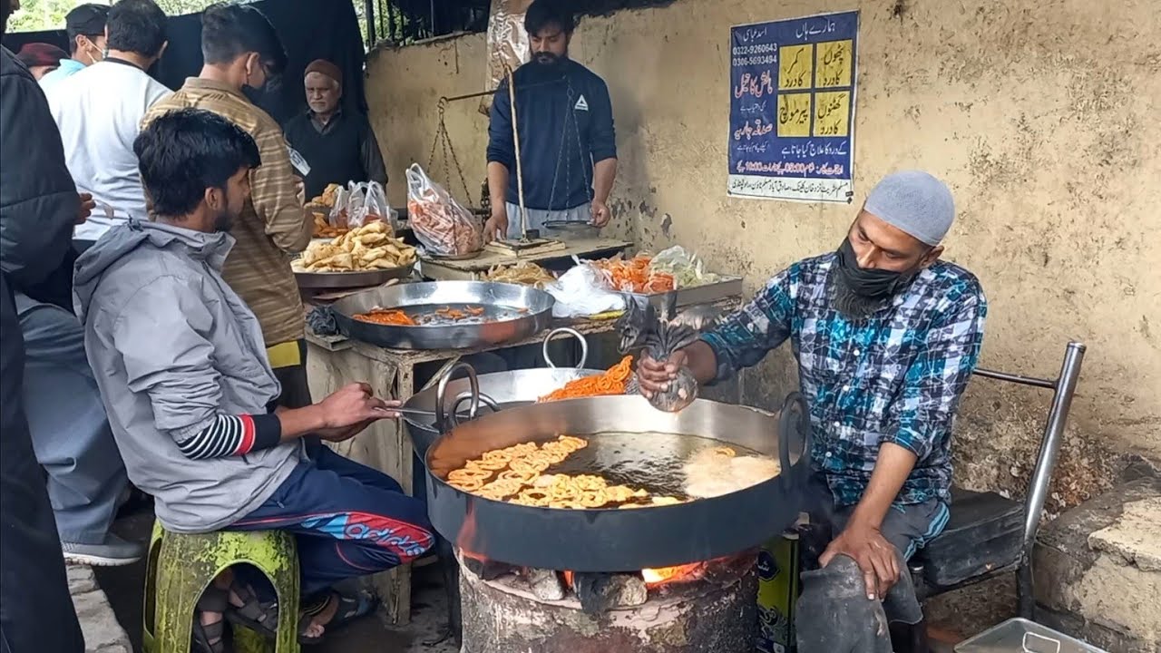 Famous Jalebi of Rawalpindi Jalebi Chowk | Best Jalebi & Delicious Samosa | Ramadan Street Food