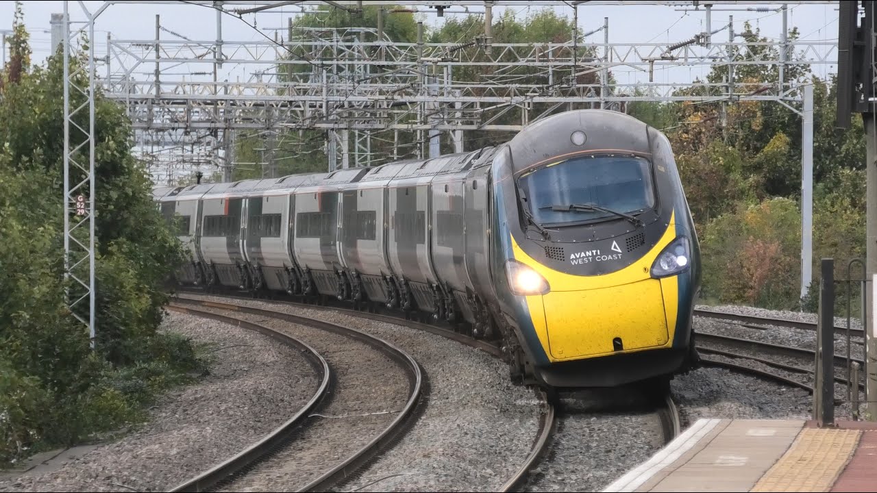 Trains at Wolverton Station, WCML | 06/10/22