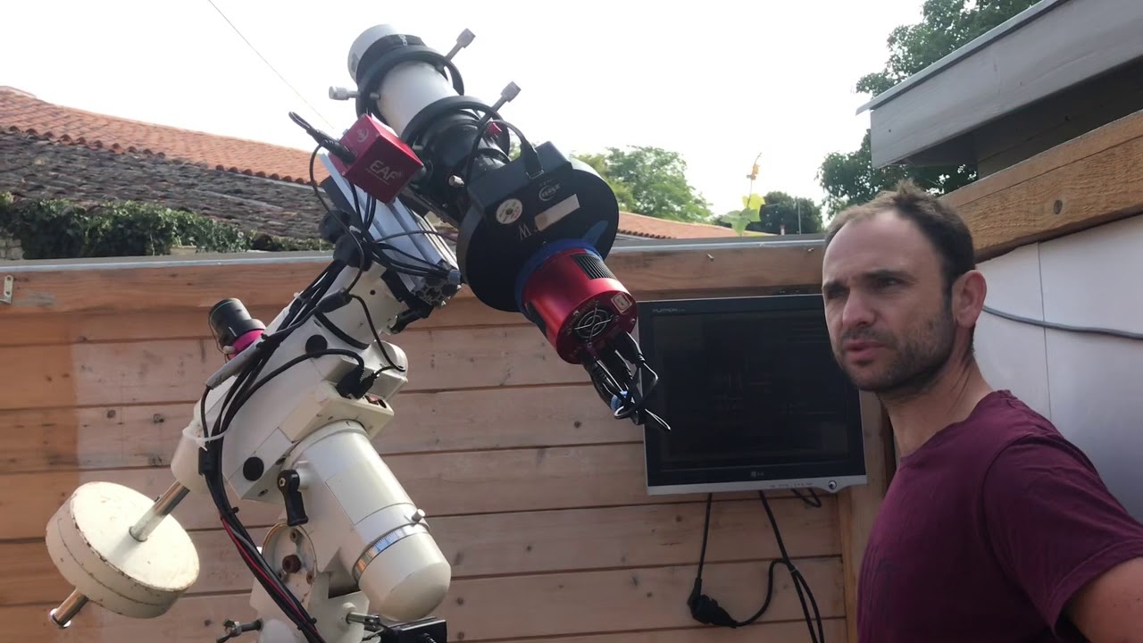Il a construit un observatoire dans son jardin