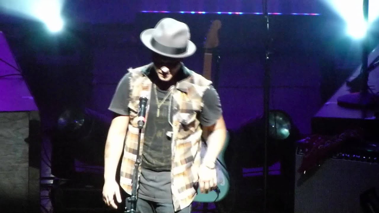 Bruno Mars 06/07/11 L'Olympia ( Just the way you are)