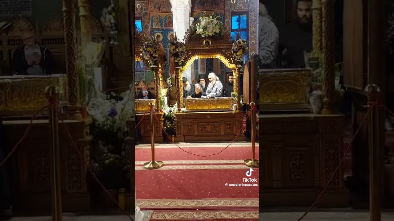 O femeie demonizata, a fost adusa la Raclele Sfinților Cleopa si Paisie de la Sihăstria! 🙏❤️😭