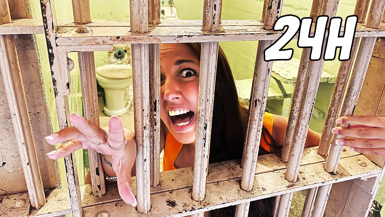 CHIUSI IN UNA VERA PRIGIONE NELL' ISOLA DESERTA DI ALCATRAZ IN AMERICA PER 24 ORE!