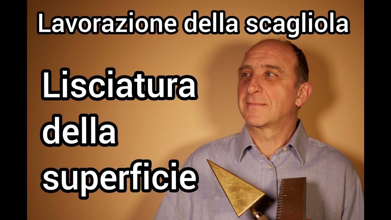 Lisciatura della superficie con cazzuola berthelet     Lavorazione della scagliola