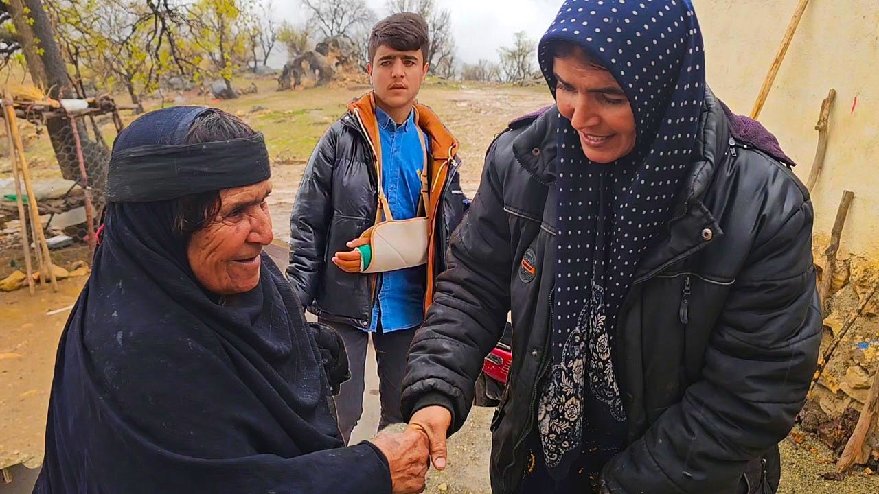 Doora Grandma Visiting Mohsen and Wishing Akram a Happy New Year