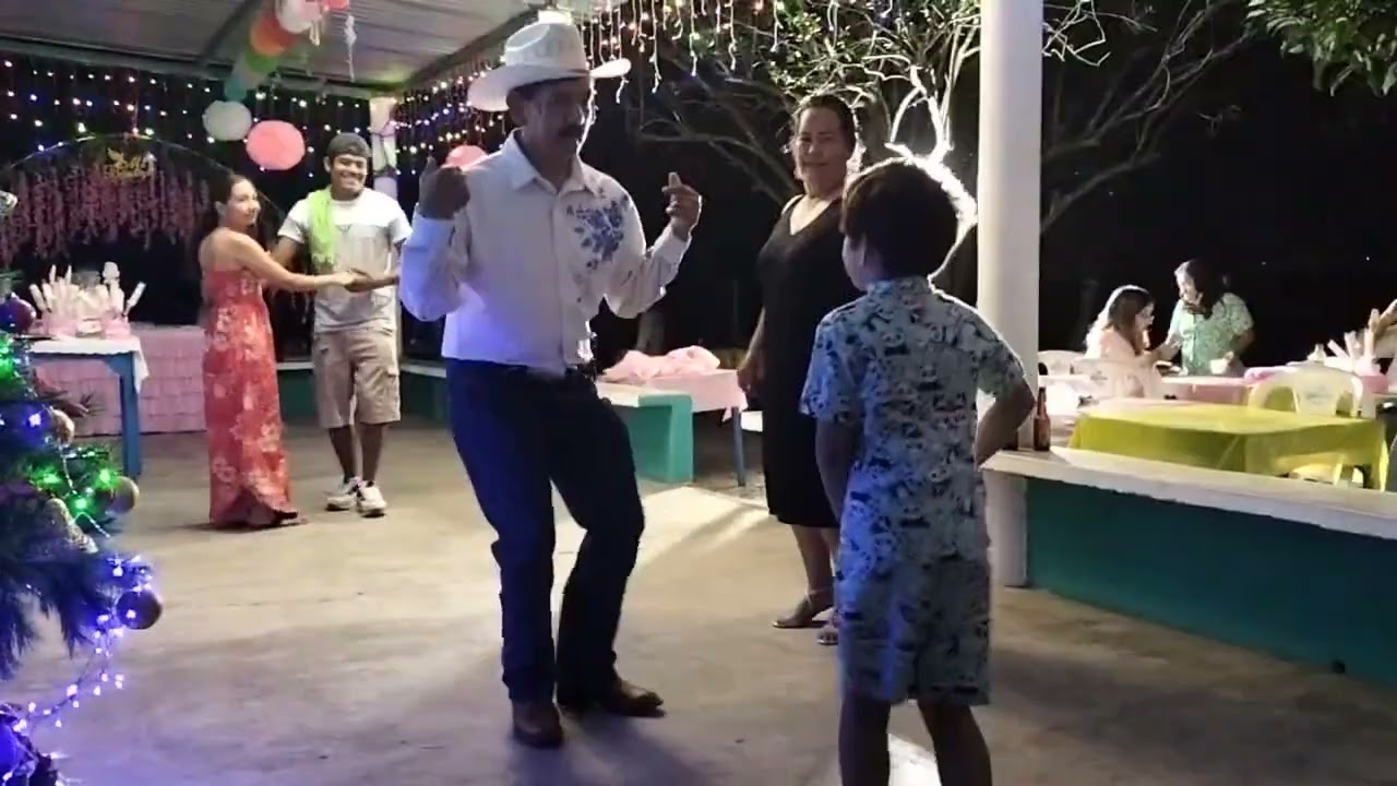 bautizo de la nieta de don José ballinas...los macuiles
