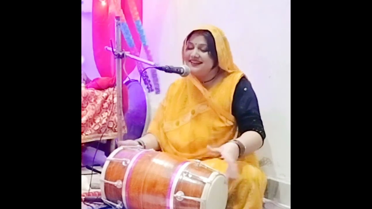 मोहन मैया मैया कहन लागे 👉  Mohan Maiya Maiya Kahan Lage || Komal Radha Krishna Bhajan
