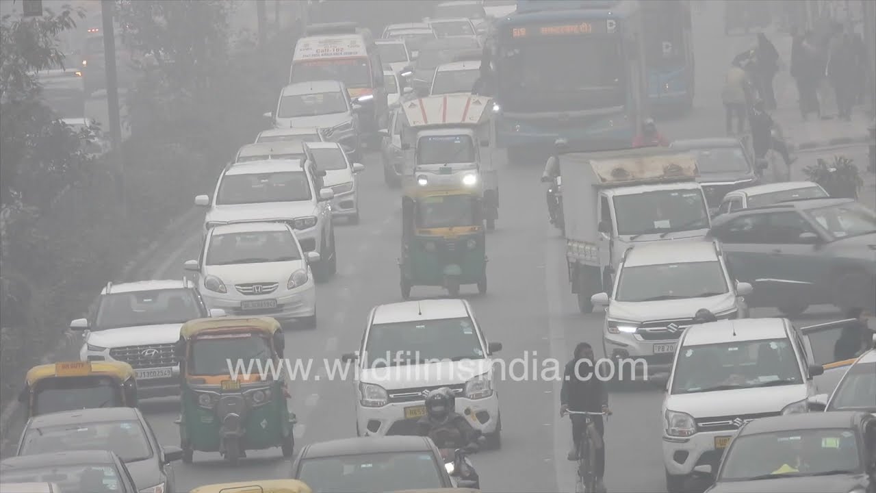 Traffic Jam in Heavy Smog Conditions in New Delhi