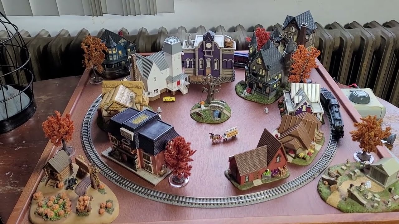 Micro-Trains Line Haunted Hamlet - Booville Halloween Village