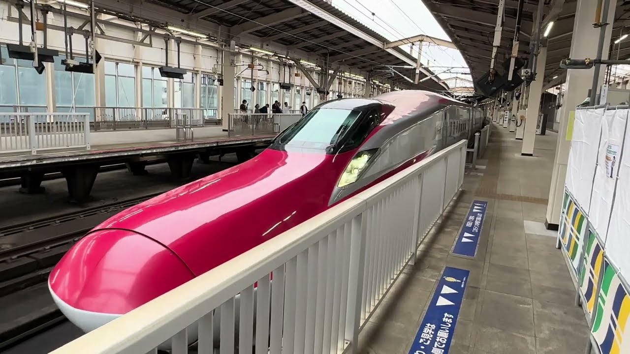 E6 Komachi and E5 Coupled Shinkansen departing Sendai Station