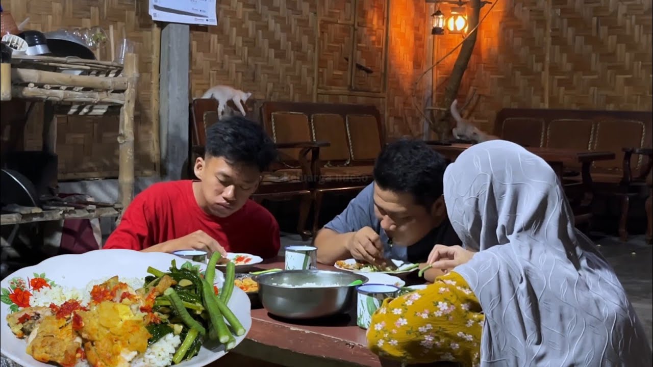Masak nasi daun jeruk,ayam geprek,lalapan ,makan bersama keluarga, masakan desa