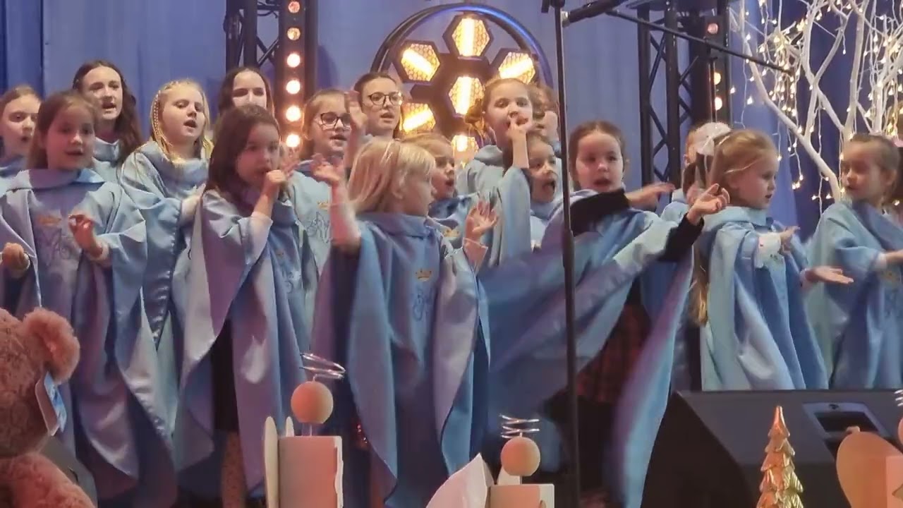 Schola przy Parafii Pasierbiec prowadzona przez Siostrę Annę Przechtę 