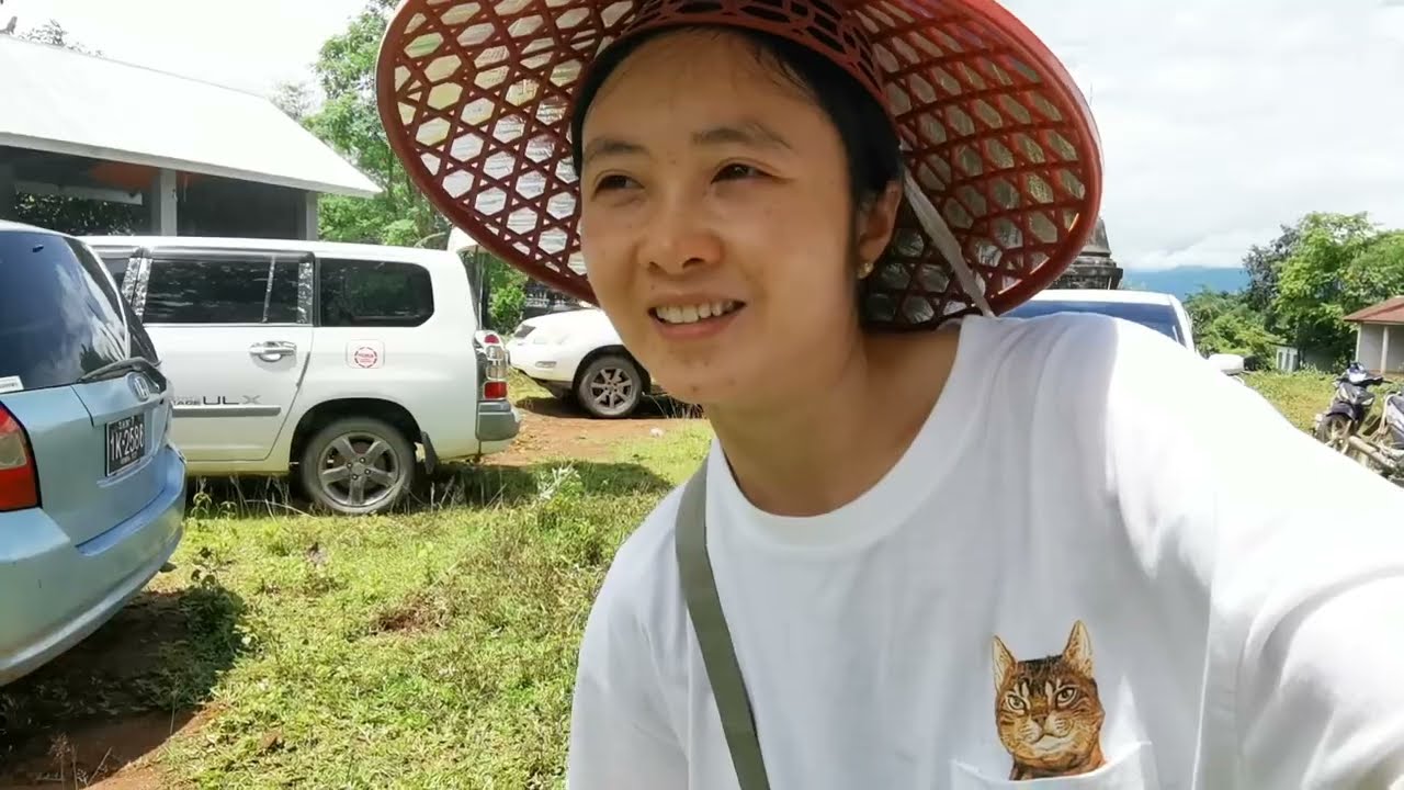 เจดีย์ที่ถูกทิ้งร้างมานานหลายปีทั้งที่อยู่ใกล้หมู่บ้านสวยงามมากนะถ้ารักษาบูรณะดีๆ