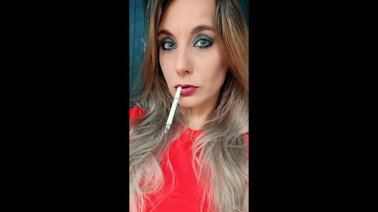 Short smoking break | Adeline Smokes