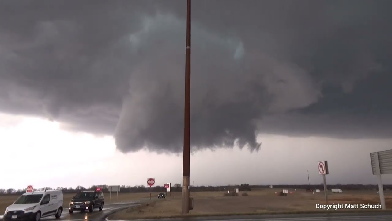Pontiac, IL Wall Cloud and Brief Tornado March 10, 2026 by Matt Schuch
