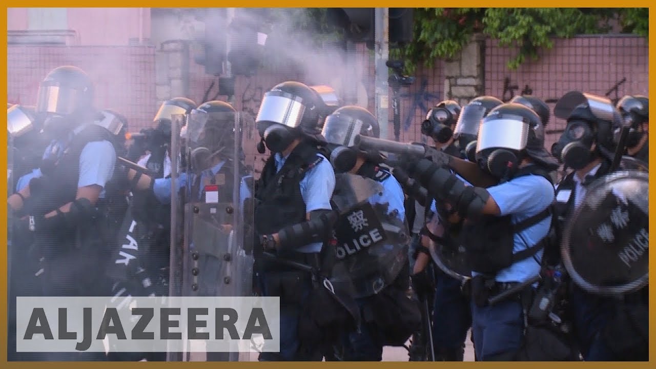 Hong Kong's lawyers protest against 'political prosecutions'