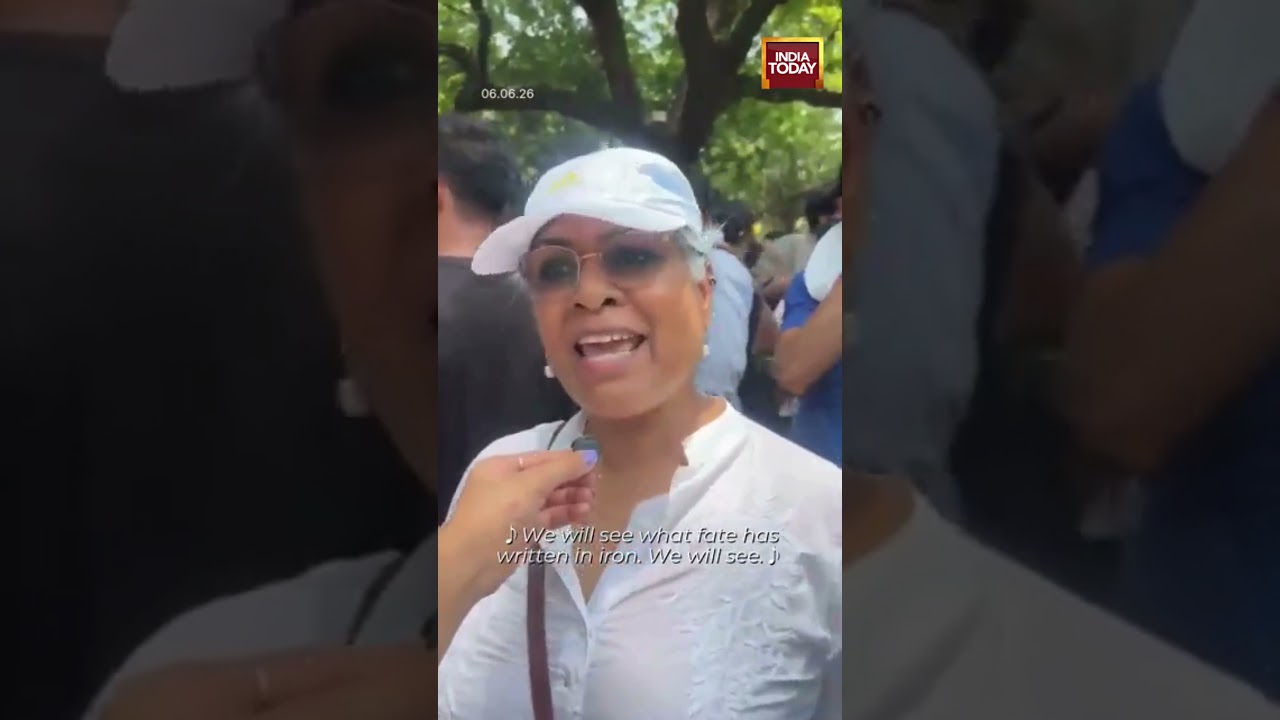 Elderly Women Sing &lsquo;Live and Let Live&rsquo; Song Amid CJP Protest at Jantar Mantar #cockroachjanataparty