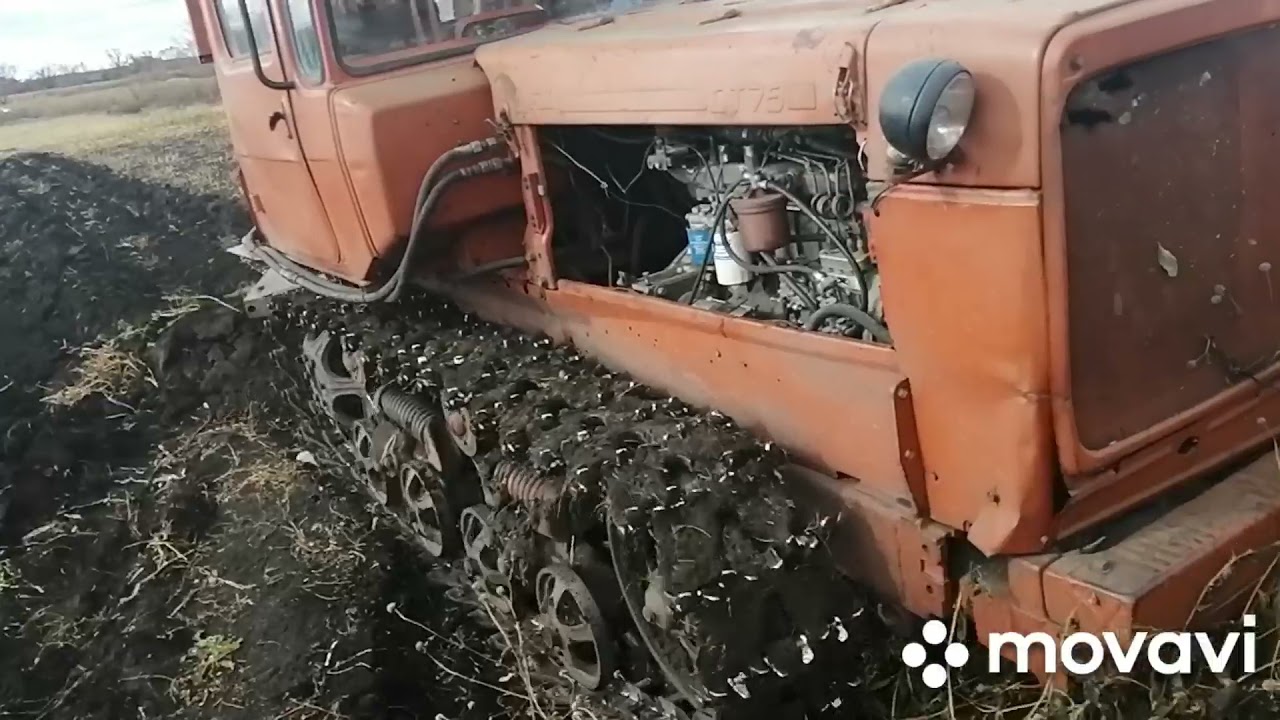 Пахота огорода. Трактор ДТ-75 в работе.