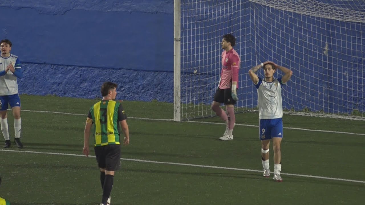 El Sitges B comença dominant i perdonant però el Begues reacciona i treu l'empat