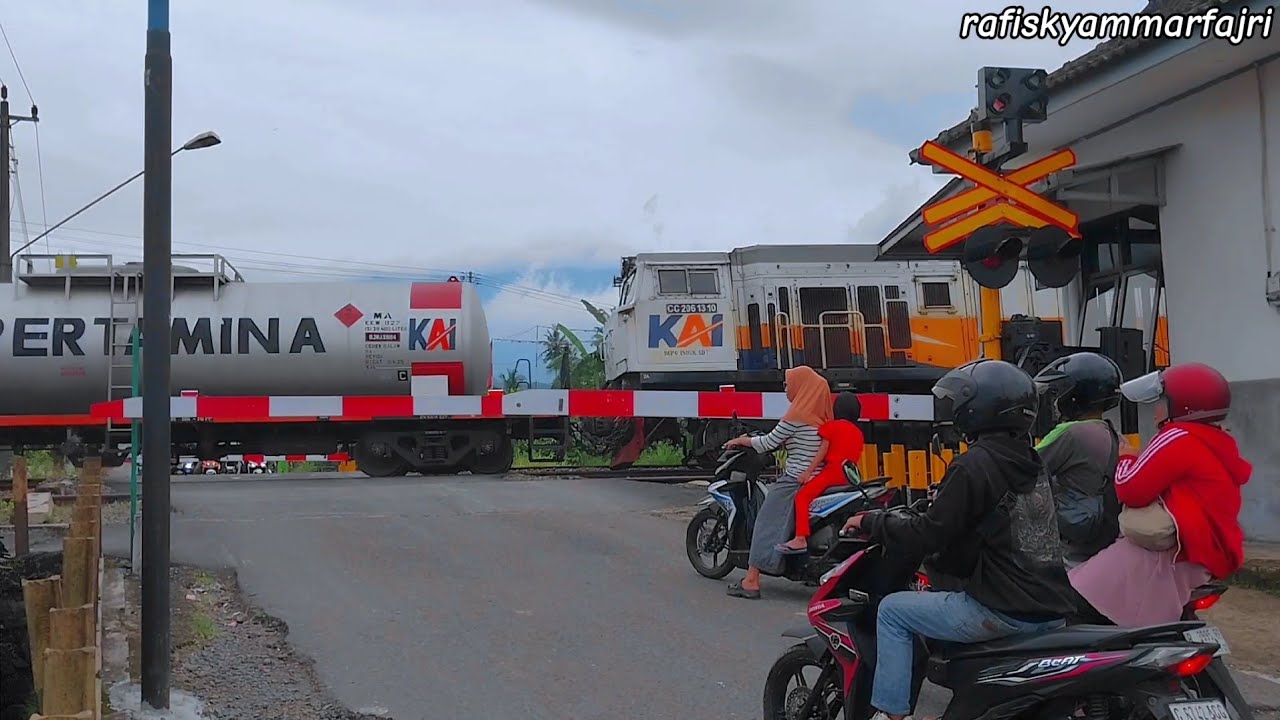 Palang Pintu Kereta Api | Railway Crossing | Januari2026 | Ka Madiun Jaya & Ka Bbm Pertamina