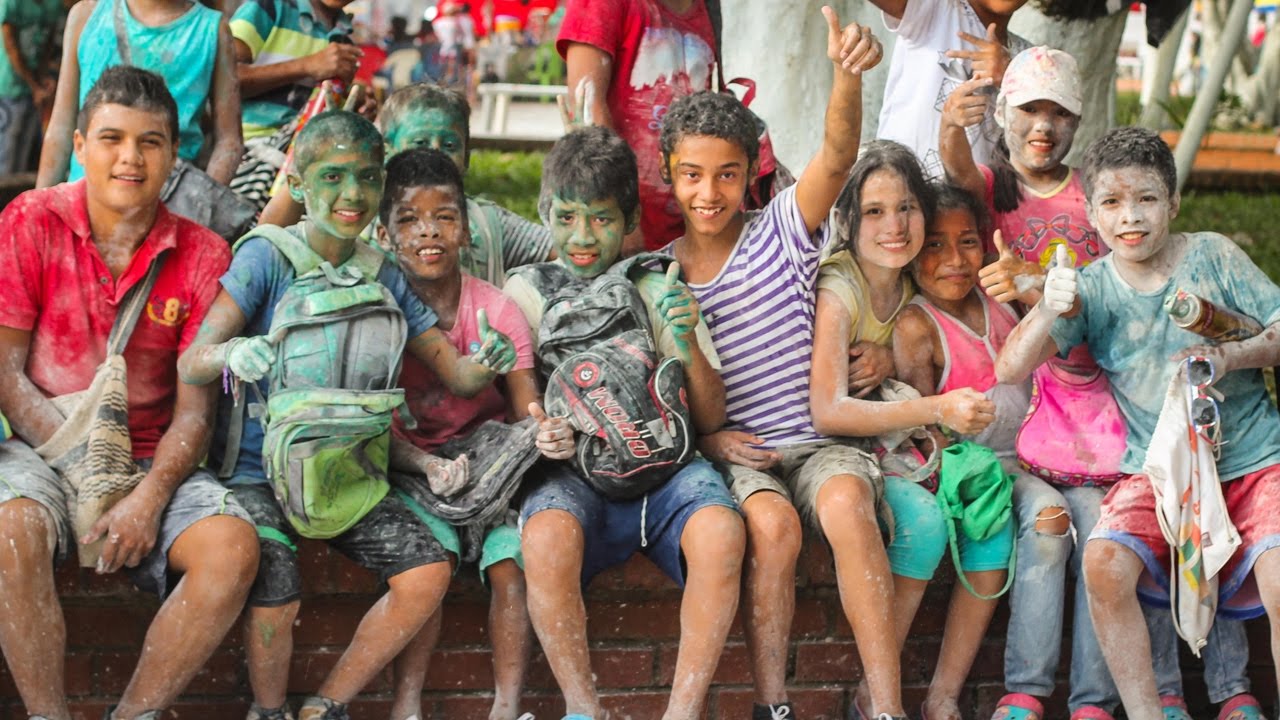 Colombian Kids Throw Chalk in My Face - EP. #161