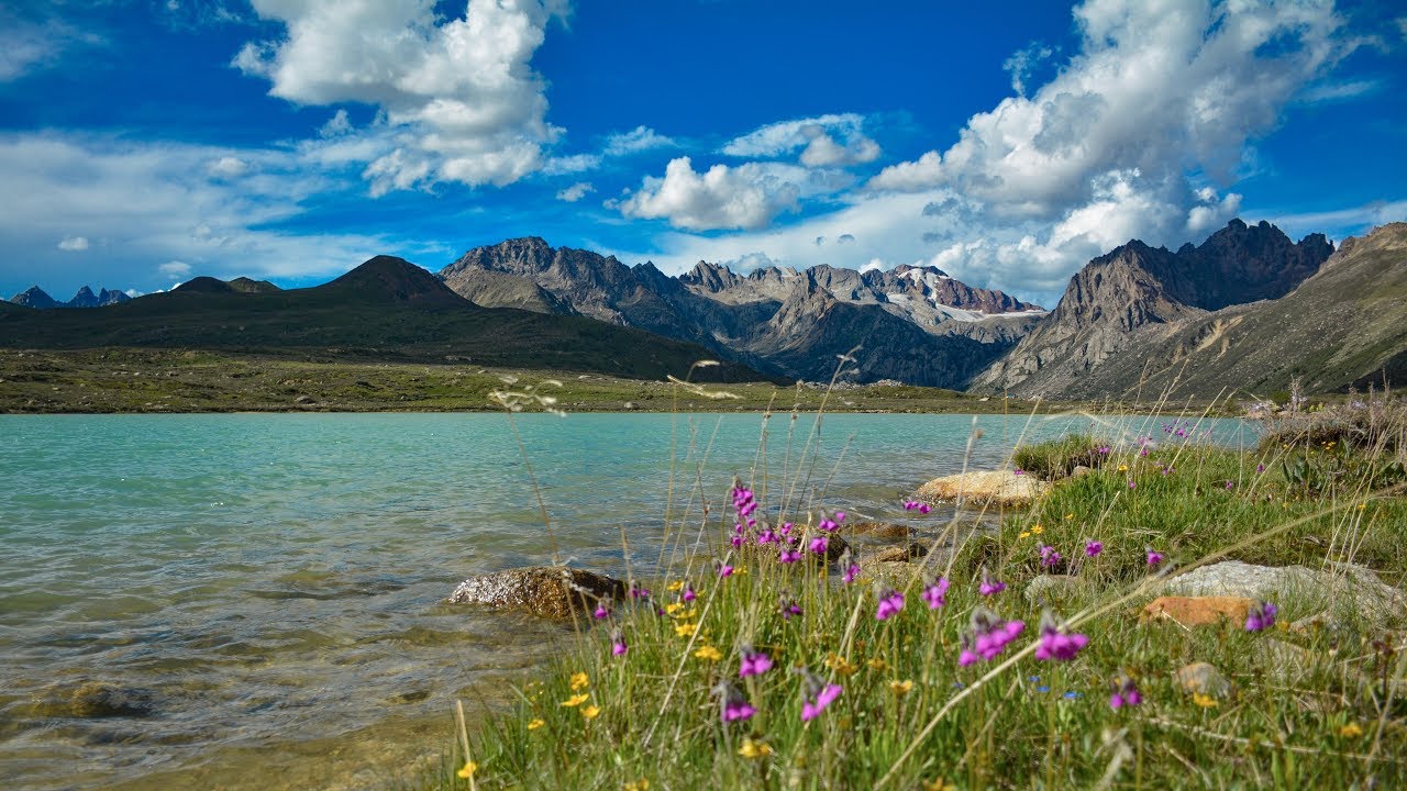 Batang Zimei Lake in Bangtang,Ganzi/Garze Tibetan Autonomous Prefecture,Sichuan,China