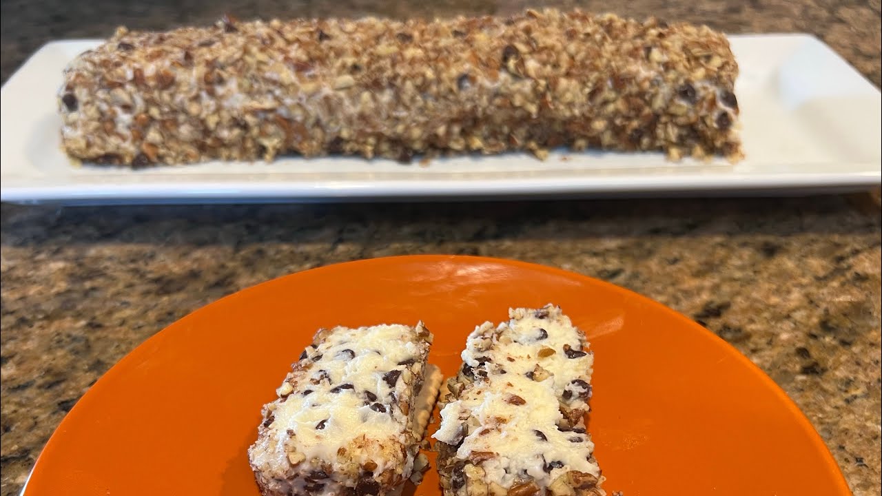 Полено с шоколадной крошкой и сыром