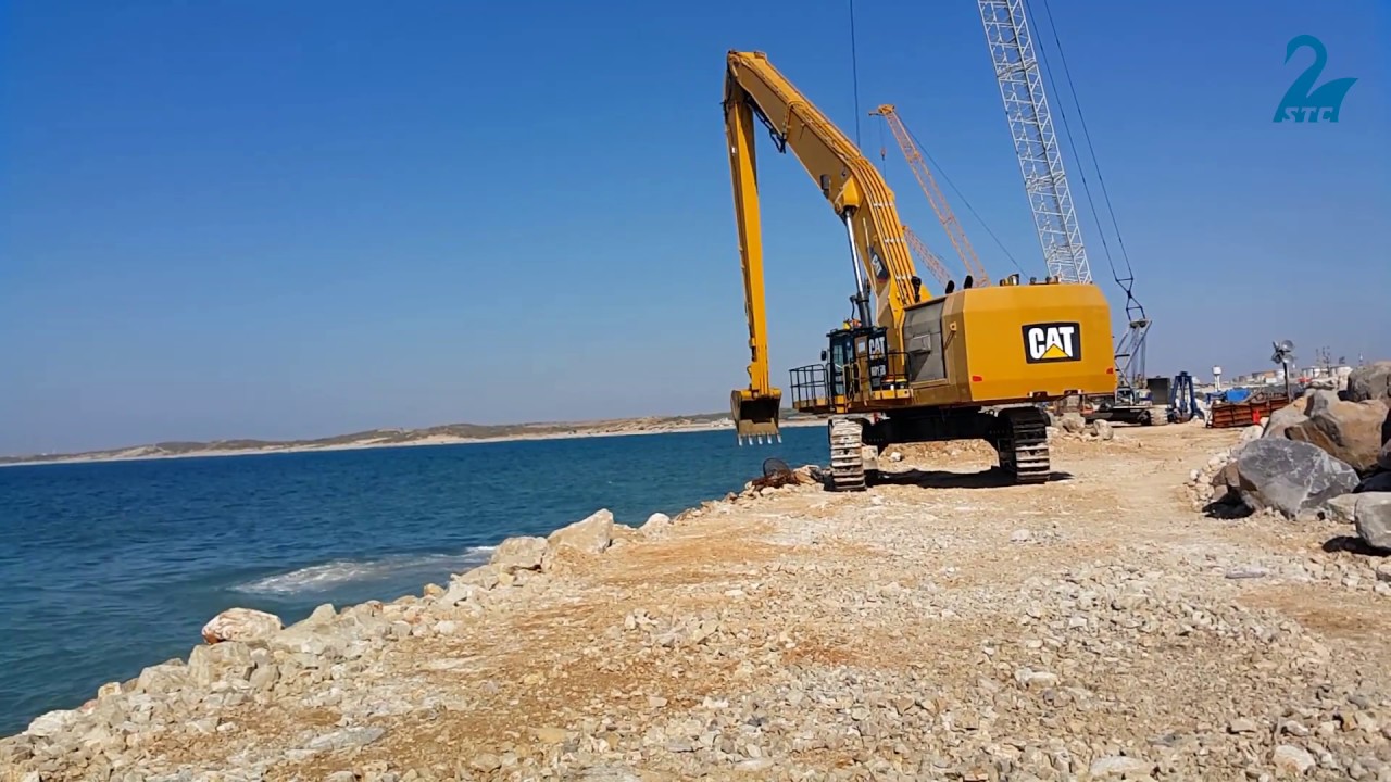 The First Cat 6015B OEM STC B.V. Long-Reach excavator