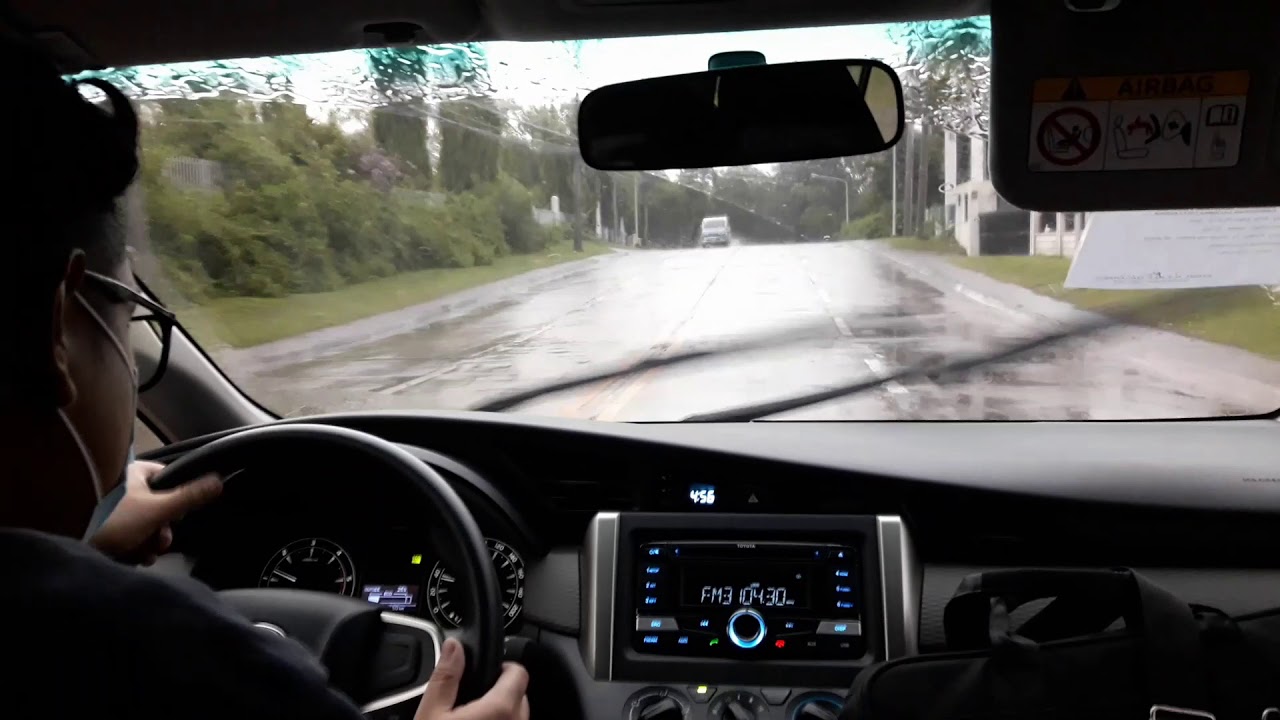 Toyota Innova 2.8 E Afternoon Drive