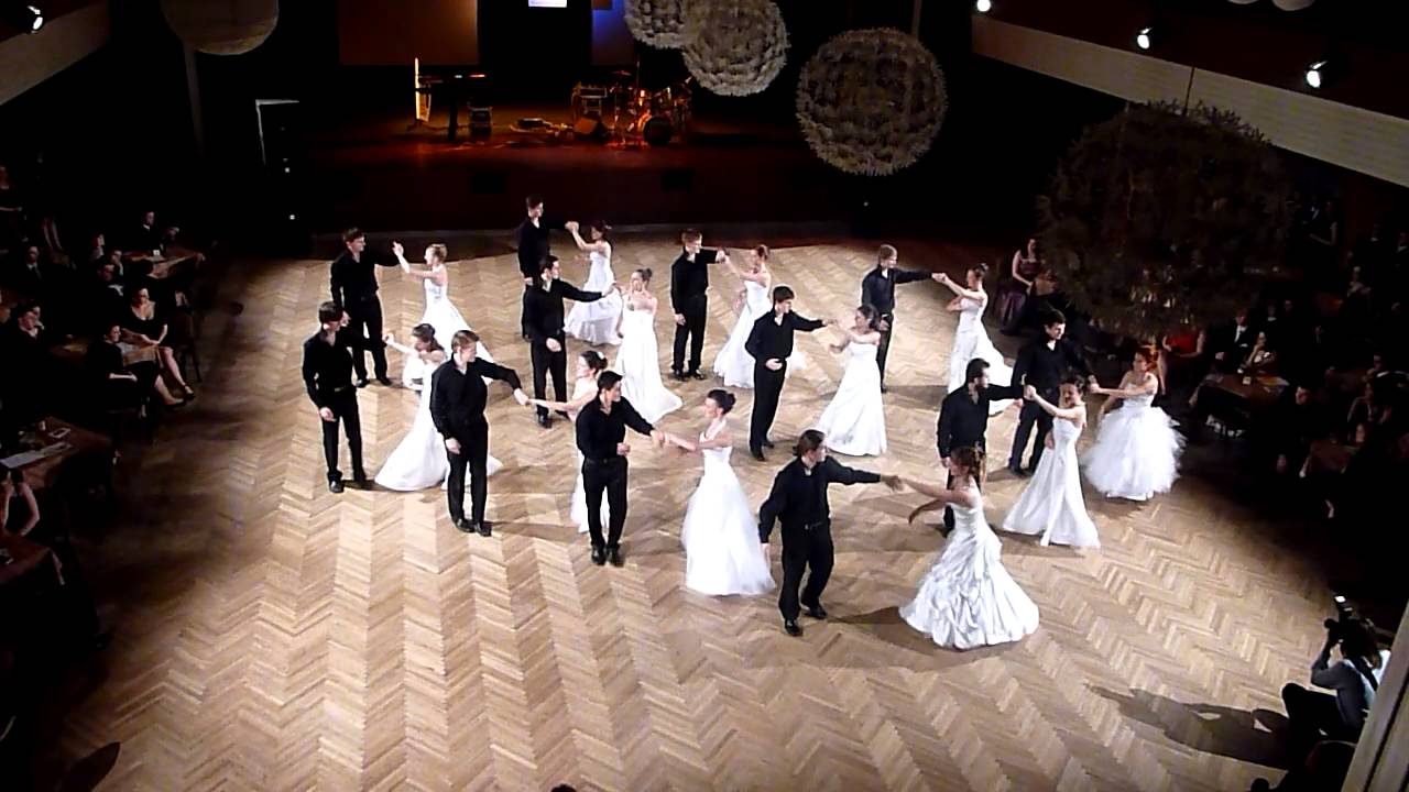 Předtančení - ples GUH 2013