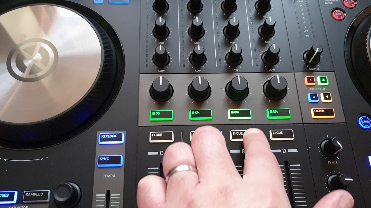 Traktor Pro 3 Filter Effect - using one per channel.