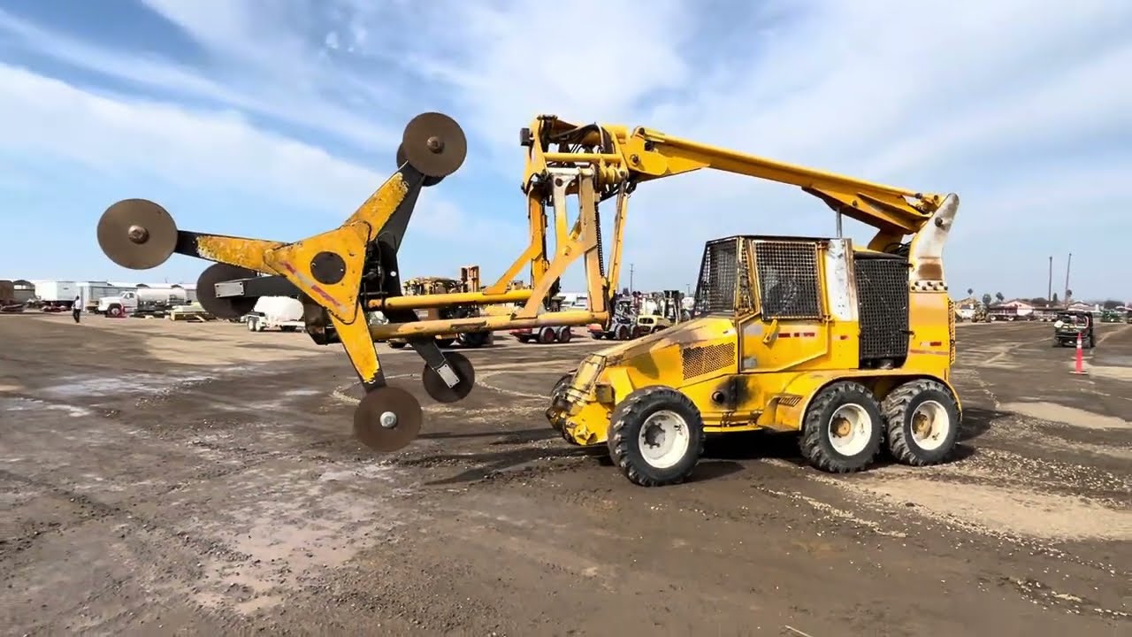 2014 TOL HDR 110N H 6x6 Dual Boom Hedger/ Topper