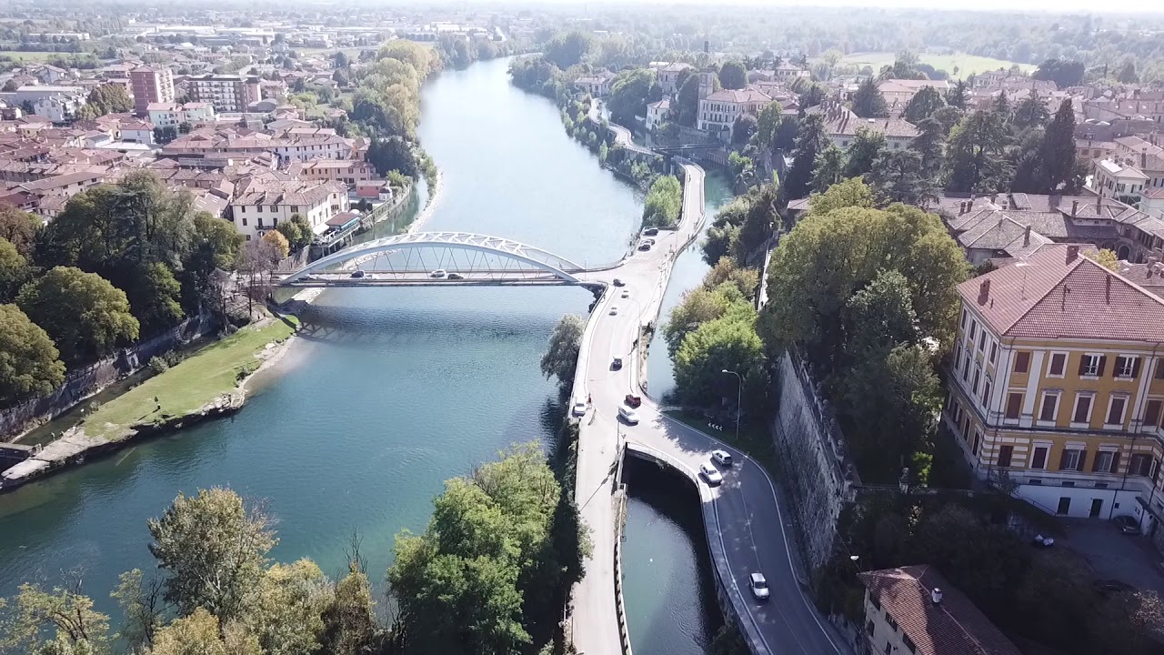 Vaprio d'Adda Villa Melzi e Casa del Custode delle Acque Volo con Drone Mavic DJI  HD Video