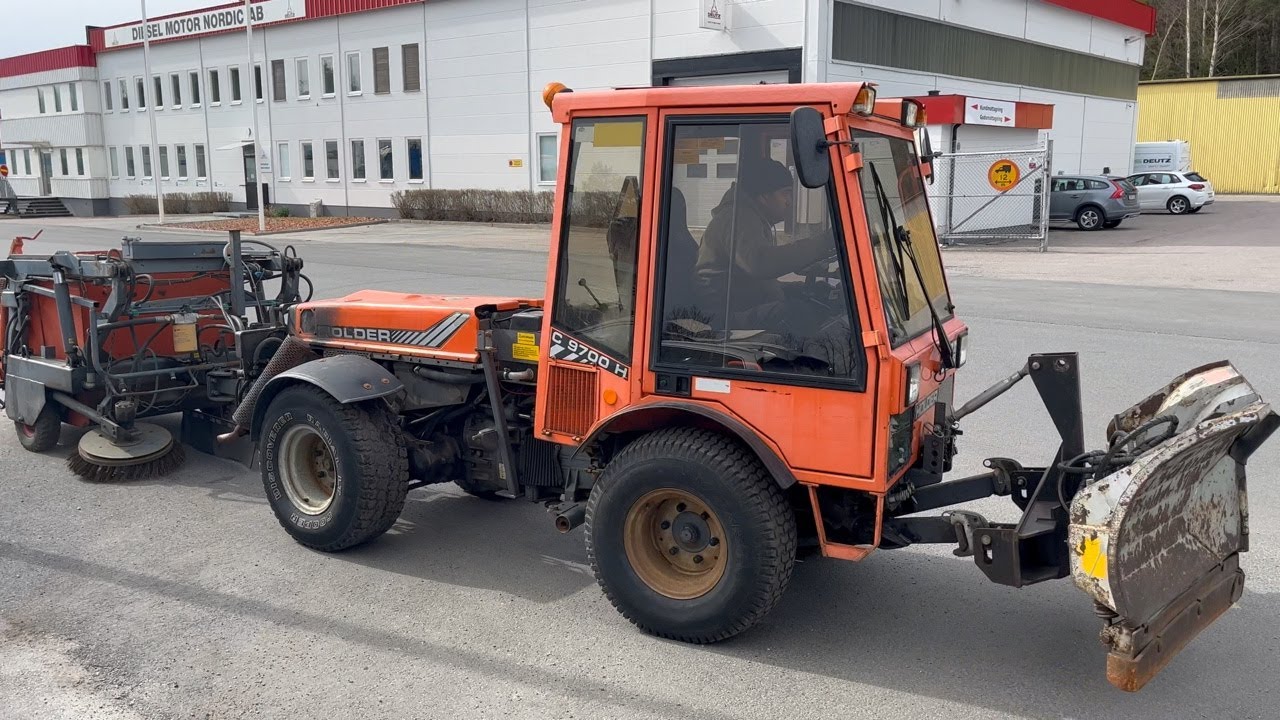 K&ouml;p Redskapsb&auml;rare Holder C9700H med redskap p&aring; Klaravik