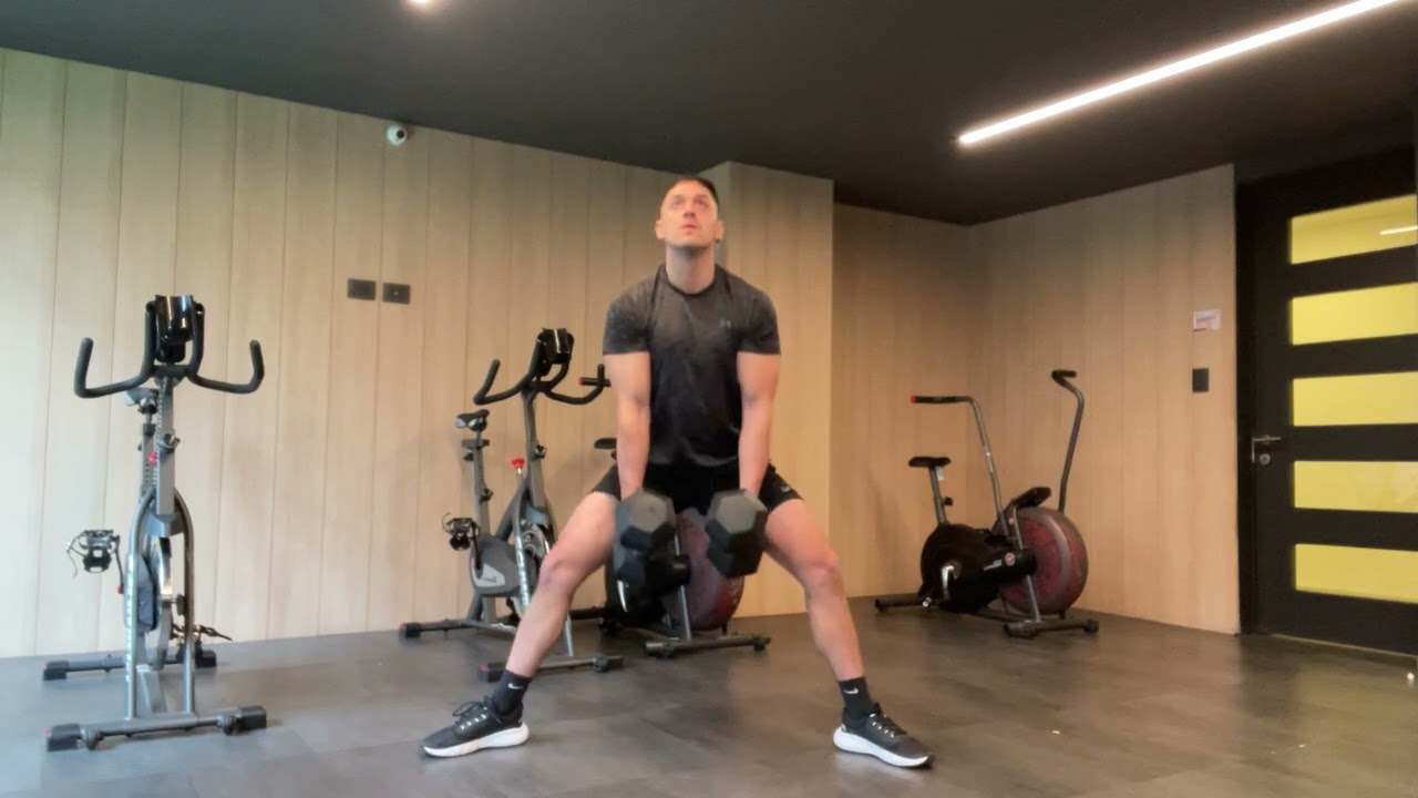 Sentadilla sumo con 2 mancuernas