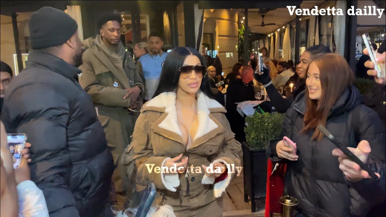 Cardi B leaves the famous restaurant L'Avenue and takes pictures with fans during Paris Fashion Week