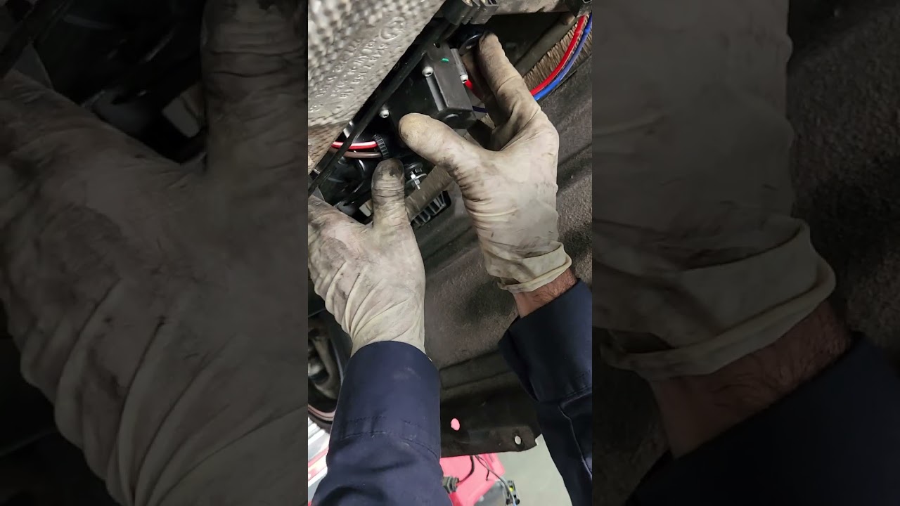 2018 BMW X6 replace suspension air pump#automobile #fordfocus #BMW