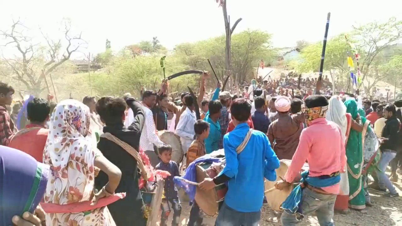 आदिवासी होली का गेर - डूंगरपुर के बोख़ला पाल गाव में