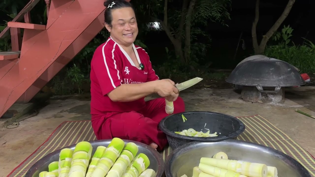 หน่อไม้ที่ตัดมาสดๆนำมาทำวิธีนี้เพื่อจะเก็บไว้กินนานๆลองดูนะคะ