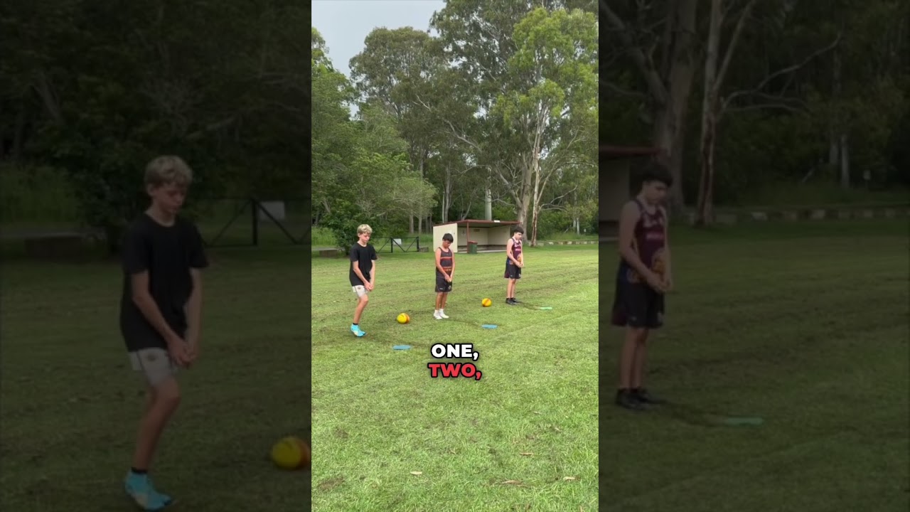 Как бить мяч в AFL