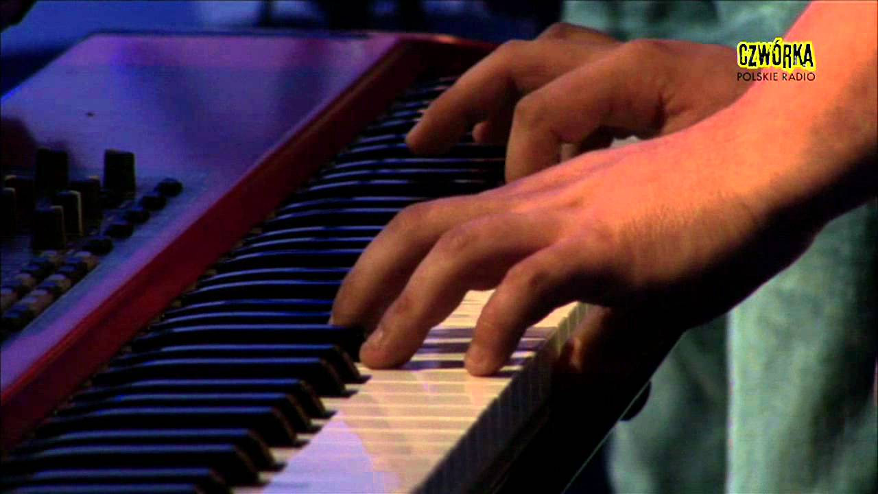 Piotr Rogucki - Mała (na żywo w Czwórce)