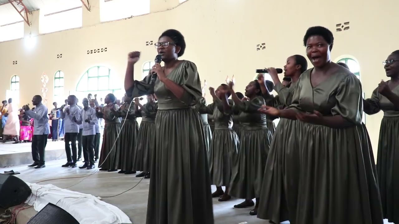 Mu myambaro myiza,choral IJWI RY'ABAMARAYIKA yo muri EAR Paruwase NGARANA babaye aba gatatu.