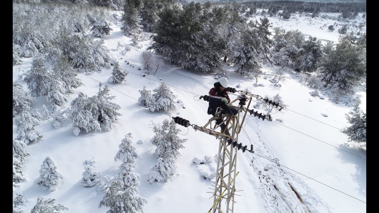 Uludağ'da elektrik ekiplerinin doğayla zorlu mücadelesi