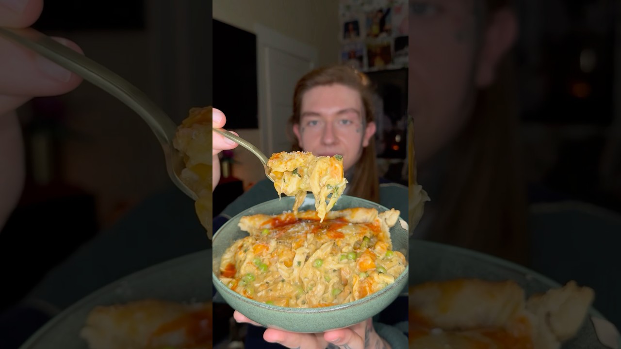 Cook homemade chicken pot pie with me for dinner :) #chickenpotpie #comfortfood #dinnerideas