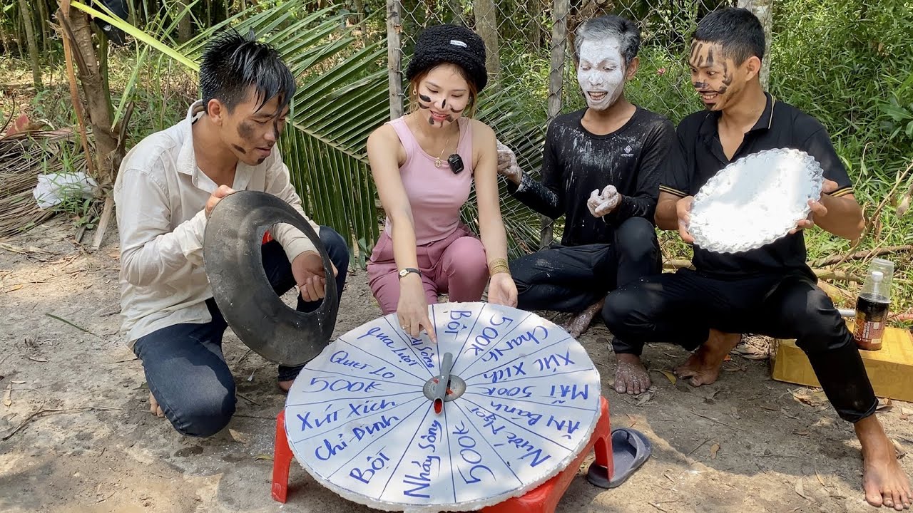 Có Quay Là Có Quà Cười Bò Với Trò Chơi Vòng Quay Nhân Phẩm Của Team Ly Ngô Vlog