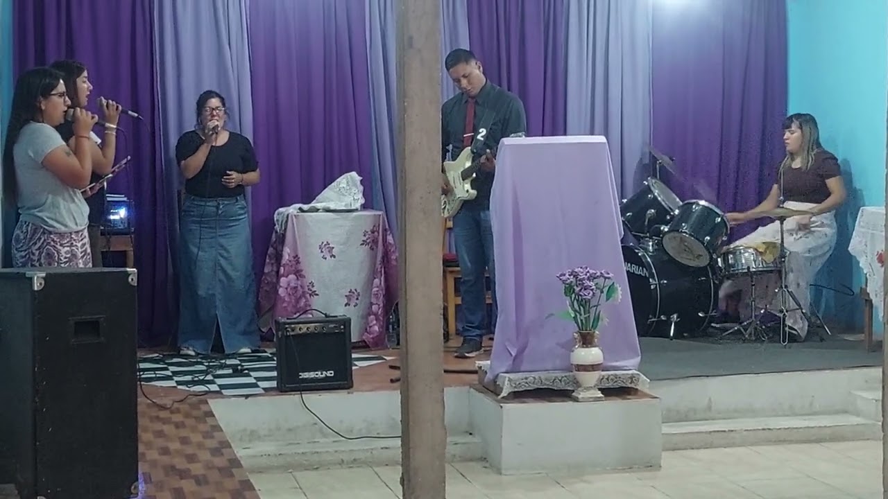 Domingo por la mañana alabando a Dios!!!