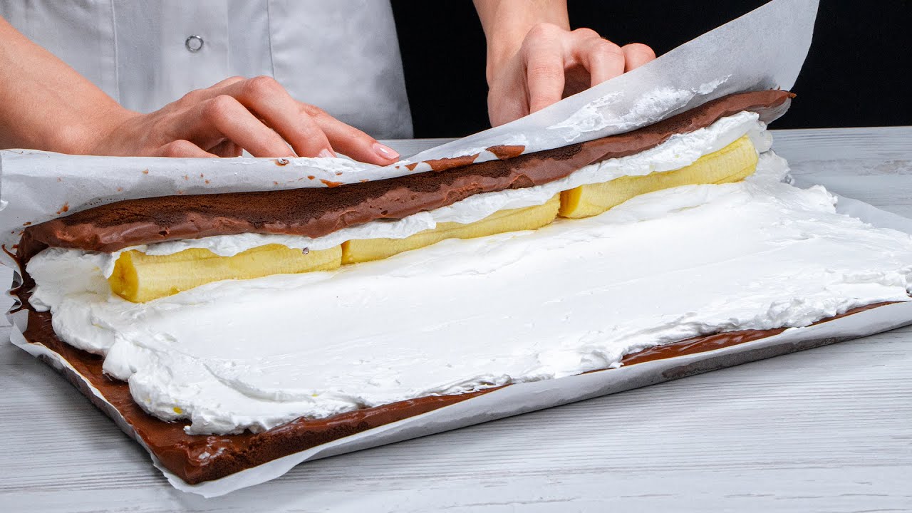 Nadszedł czas pozbyć się piekarnika! Delikatna rolada z ciastek z bananami! | Cookrate - Polska